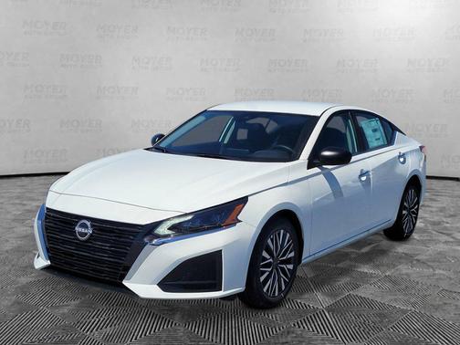 Glacier White 2026 Nissan Altima 2.5 SV