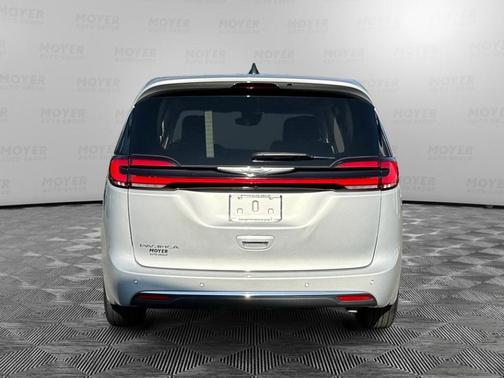 2023 Chrysler Pacifica Touring-L