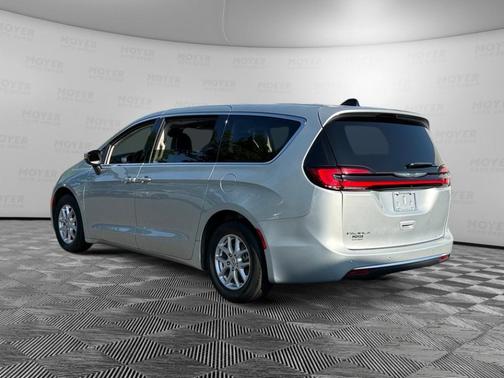 2023 Chrysler Pacifica Touring-L