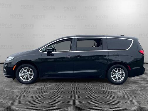 2023 Chrysler Pacifica Touring-L