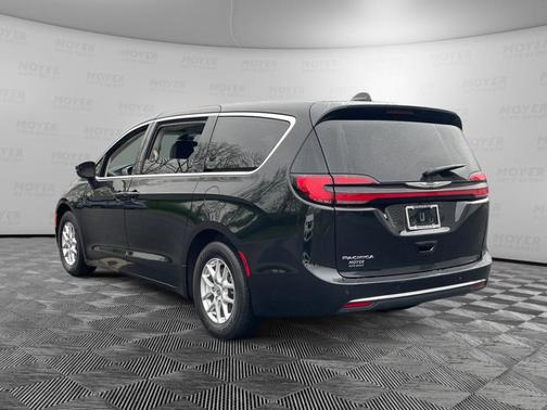 2023 Chrysler Pacifica Touring-L