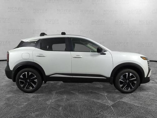 Aspen White Tri 2026 Nissan Kicks SV