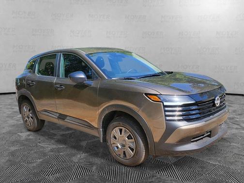 Canyon Bronze M 2026 Nissan Kicks S