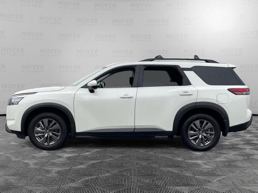 2023 Nissan Pathfinder SV