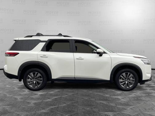 2023 Nissan Pathfinder SV