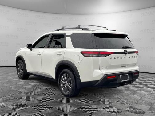 2023 Nissan Pathfinder SV