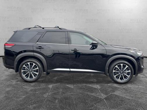 Super Black 2026 Nissan Pathfinder Platinum