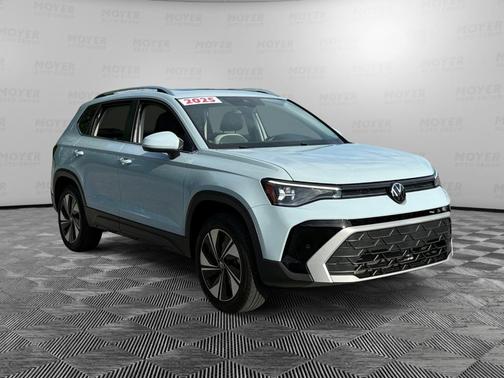 Alpine Grey 2025 Volkswagen Taos 1.5T SE