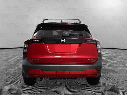 2t Red Blk Roof 2026 Nissan Kicks SV