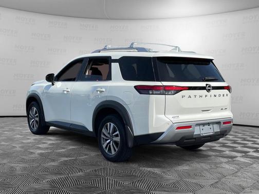 2022 Nissan Pathfinder SL