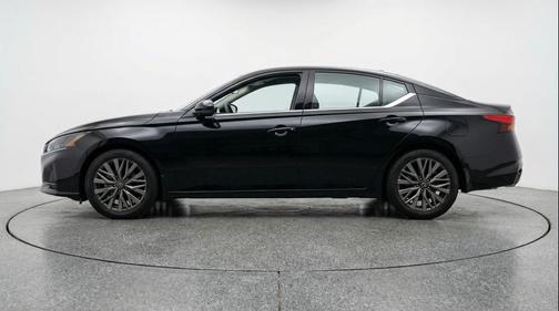 Super Black 2025 Nissan Altima SV FWD