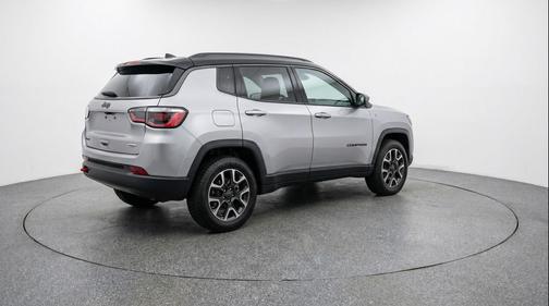 Silver Zynith Metallic Clearcoat 2025 Jeep Compass Trailhawk
