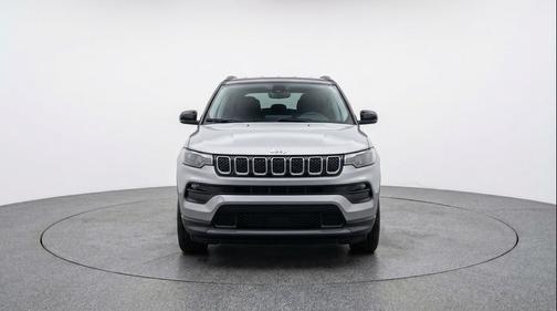 Silver Zynith Metallic Clearcoat 2025 Jeep Compass Limited