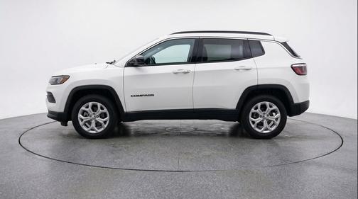 Bright White Clearcoat 2025 Jeep Compass Latitude