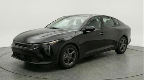 Aurora Black Pearl 2025 Kia K4 LXS