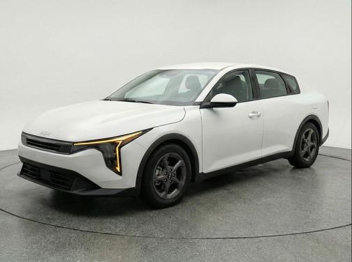 Snow White Pearl 2025 Kia K4 LXS