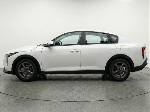 Snow White Pearl 2025 Kia K4 LXS