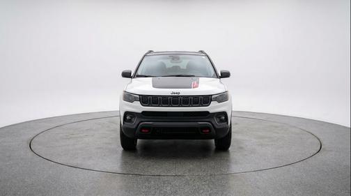 Bright White Clearcoat 2025 Jeep Compass Trailhawk