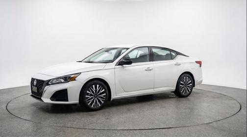 Glacier White 2025 Nissan Altima SV FWD