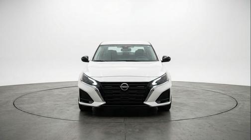 Glacier White 2025 Nissan Altima SV FWD