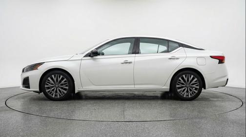 Glacier White 2025 Nissan Altima SV FWD
