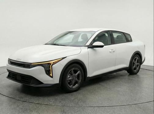 Snow White Pearl 2025 Kia K4 LXS