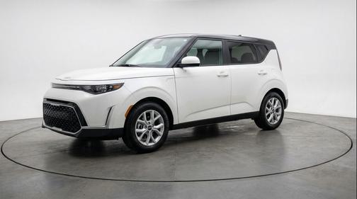 Snow White Pearl 2025 Kia Soul LX
