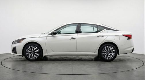 Glacier White 2025 Nissan Altima SV FWD