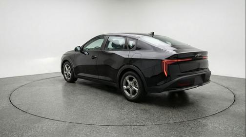 Aurora Black Pearl 2025 Kia K4 LXS