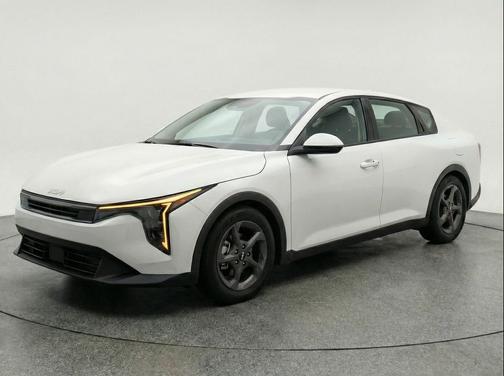 Snow White Pearl 2025 Kia K4 LXS