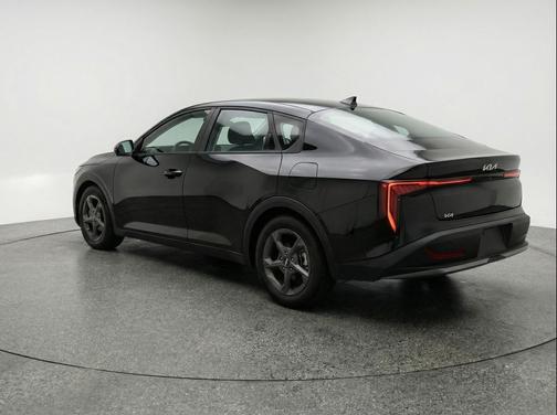 Aurora Black Pearl 2025 Kia K4 LXS