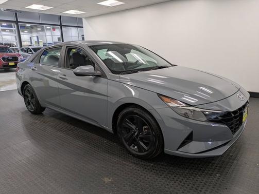 2022 Hyundai ELANTRA SEL