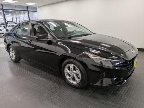 2022 Hyundai ELANTRA SE