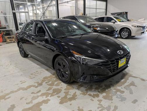 Phantom Black 2022 Hyundai ELANTRA SEL