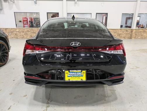 Phantom Black 2022 Hyundai ELANTRA SEL