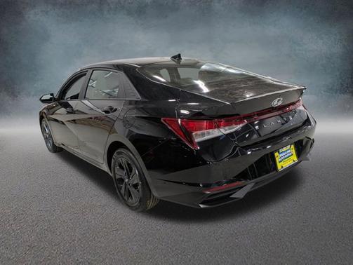 Phantom Black 2022 Hyundai ELANTRA SEL