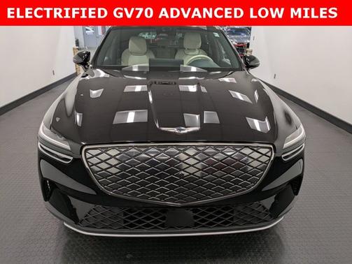 2023 Genesis Electrified GV70 Advanced