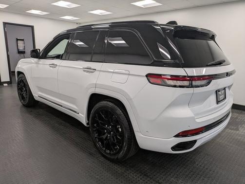 2022 Jeep Grand Cherokee Summit Reserve