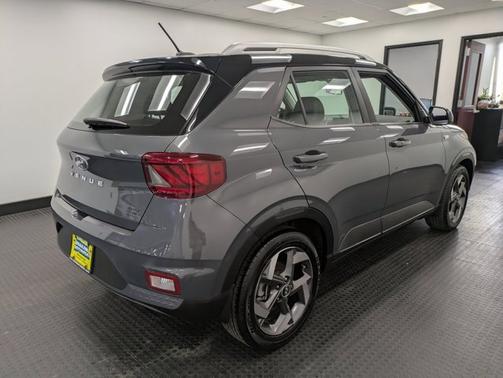2024 Hyundai VENUE Limited