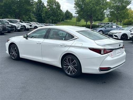 2024 Lexus ES 300h Base