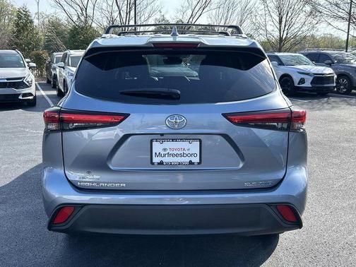 Moon Dust 2023 Toyota Highlander XLE