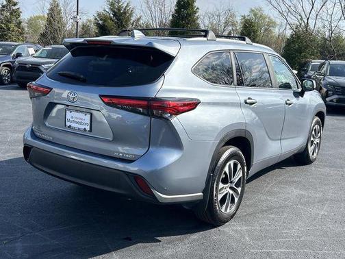 Moon Dust 2023 Toyota Highlander XLE