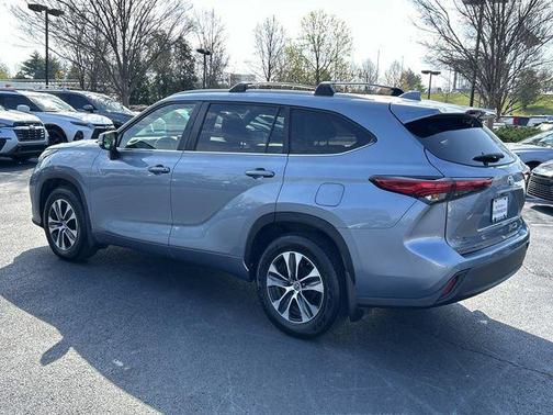 Moon Dust 2023 Toyota Highlander XLE