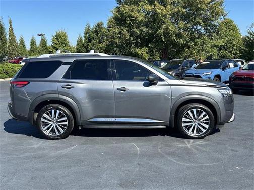 2022 Nissan Pathfinder Platinum 2WD