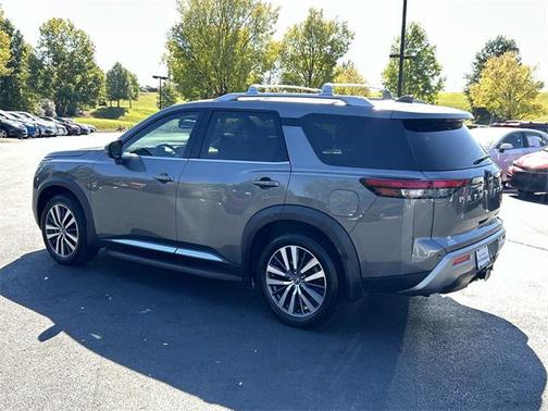 2022 Nissan Pathfinder Platinum 2WD
