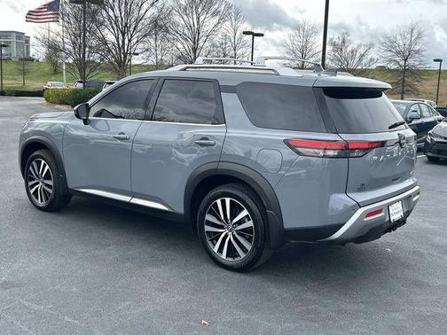 2025 Nissan Pathfinder Platinum FWD
