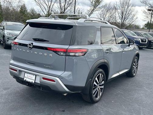 2025 Nissan Pathfinder Platinum FWD