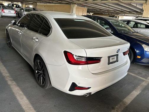 Alpine White 2022 BMW 330 330i