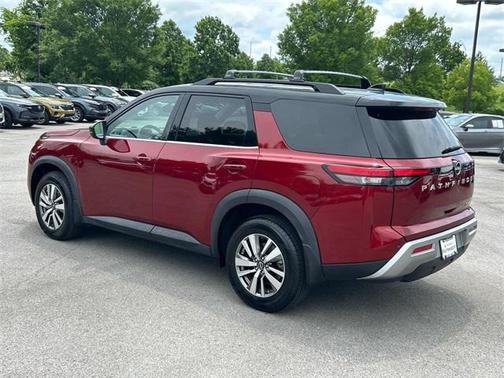 2022 Nissan Pathfinder SL 4WD