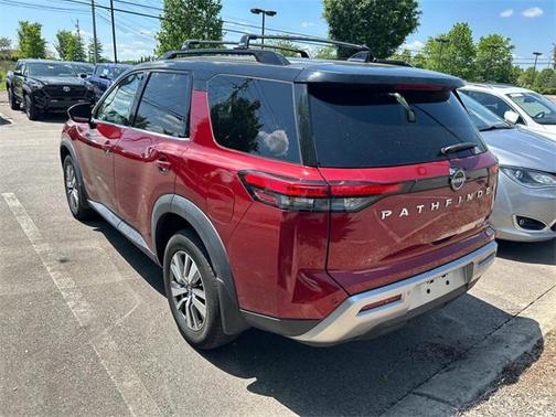 2022 Nissan Pathfinder SL 4WD